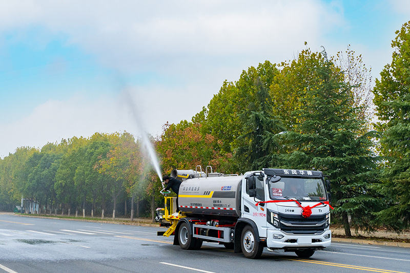 东风华神T3 3800轴距 雾炮车 8.8方